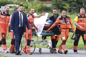 斯洛伐克总理脱离生命危险，病情依然严重！已接受几次手术图片