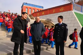 孙占新督导检查校园及周边安全治理工作图片
