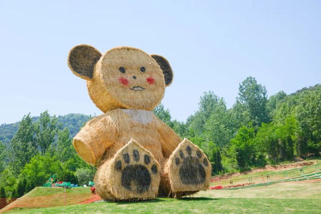 东港，把红叶与暖阳都拥入怀