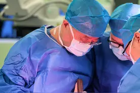 “终于能抬起头走路了！” 77岁驼背爷爷成功接受骨科矫形手术图片