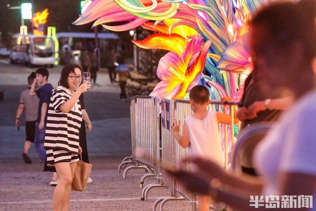 夏夜人潮涌，在这里啤酒与星光同醉