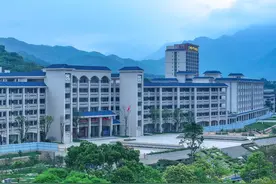 广州六中（从化校区）新高一拟招400人，录取分数线在第一梯度线下图片