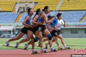 板鞋竞速看配合：“六条腿”也能健步如飞图片