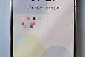 多名用户称三星手机屏幕出现绿线，客服：只能付费维修图片