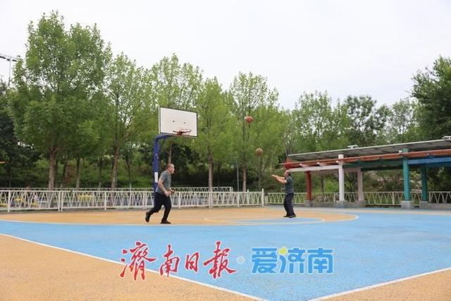 一年四季 泉在济南丨小东山公园：城市中的休闲绿洲，市民的惬意天地