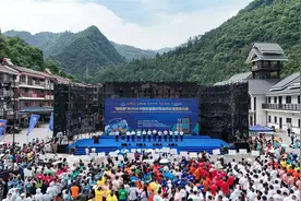 “朝天吼”溪谷千舸奋楫，6名世界冠军领衔激流竞速图片