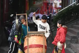 广西梧州：雄狮出少年图片