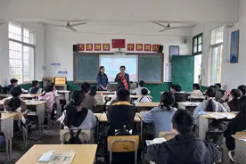 晋屏镇新时代文明实践所开展“身边好人与道德模范”进校园宣讲活动图片