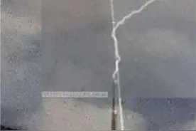 巴西足球比赛球员被闪电击中身亡，另有多人受伤，此前已有多起雷击事件图片