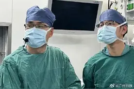 常上厕所玩手机，男子痔疮出血三年致重度贫血图片