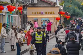 元宵佳节，武昌公安倾力守护万家灯火图片
