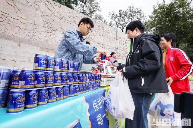 登高赏秋庆重阳，2025第三届青岛重阳登高健身活动圆满举办