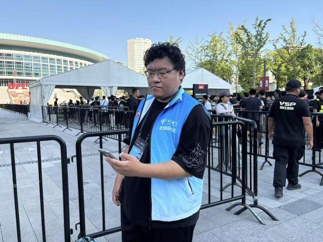 场内狂欢、场外安心：上海电信双线护航时代少年团演唱会