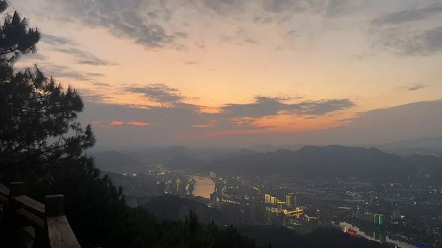 岁岁重阳暖三明！登高赏秋、品茗叙旧，这份适老活动指南请收好