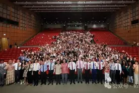 新公民宣誓现场曝光！李显龙硬核喊话：新加坡的未来全靠新移民图片