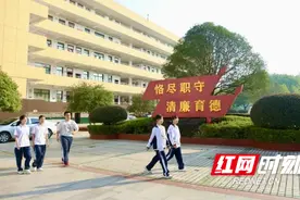 清廉文苑丨礼物图片