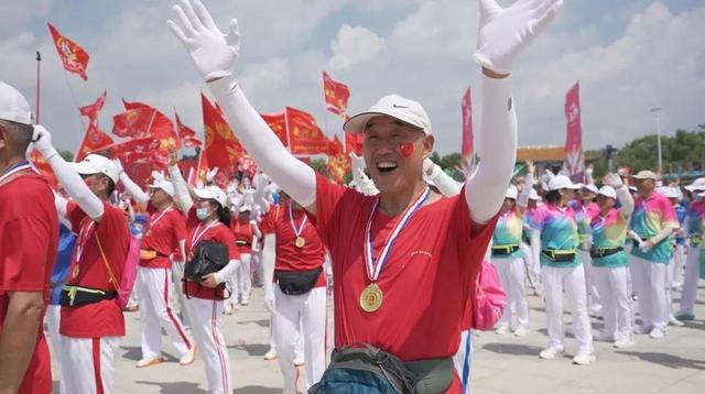 “好运山东”“国缘·今世缘”杯第七届全国泰山徒步大赛举行