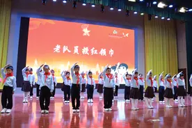 戴上红领巾，这群孩子发出铿锵有力的誓言图片