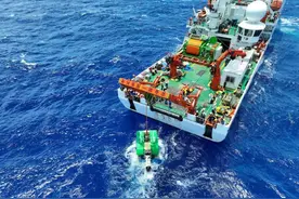 探采取“宝”  向深海“更进一步”！我国自研深海重载作业采矿车海试水深突破4000米图片