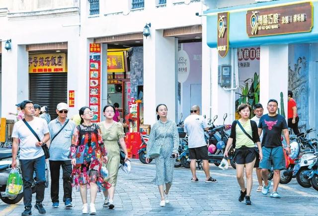 演唱会没嗨够？转场美兰这10个地方！火星人与KatyCats的游玩攻略→