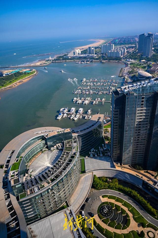 日照旅游热度攀升 51层高空俯瞰山海相拥之城