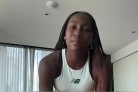 突然内急怎么办？高芙发视频示范穿新球裙如何上厕所😅图片