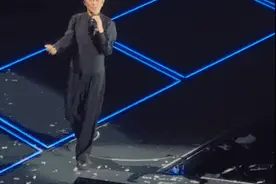 冲上热搜！刘德华演唱会又发生惊险一幕图片