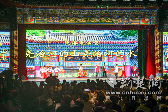 雨幕起欢歌 “荆楚四季村晚”在保康尧治河清凉上演