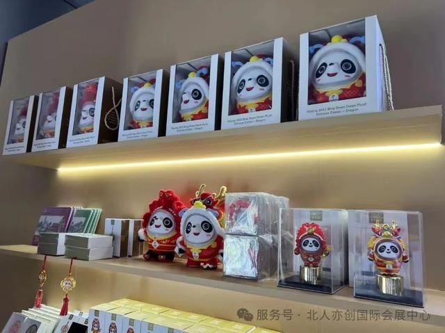 2025世界机器人大会逛展新玩法：打卡赢限量周边，把“北京礼物”带回家