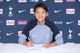 （体育）足球——中国国脚王霜加盟托特纳姆热刺女足图片