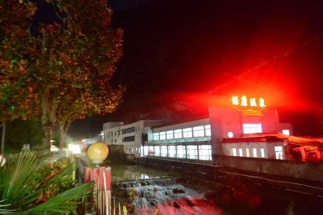 层林尽染，走进保康的秋日诗篇！