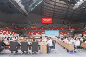 中建八局发展建设公司合川体育中心项目交付图片