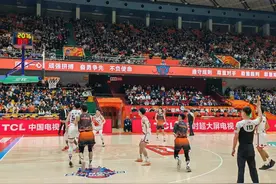 全场|拒绝连败！高速男篮102:86江苏，摩尔30分赛季新高图片