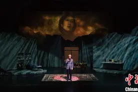 《张爱玲的最后一夜》在沪上演 刘雪华加盟“诵读剧场”图片