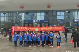 做好身边的小事 娄底五小学子“学雷锋”争做美德少年图片