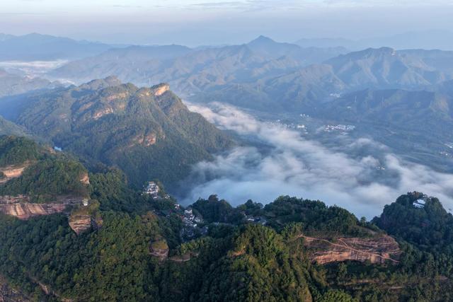 休宁：齐云山秋景如画