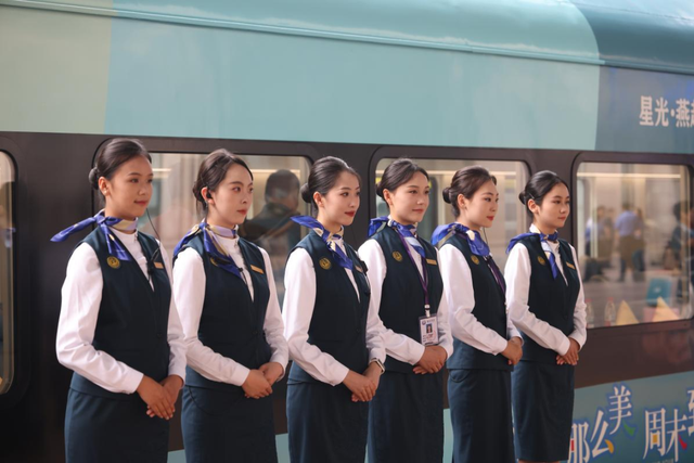 邯郸开行全景观光列车！