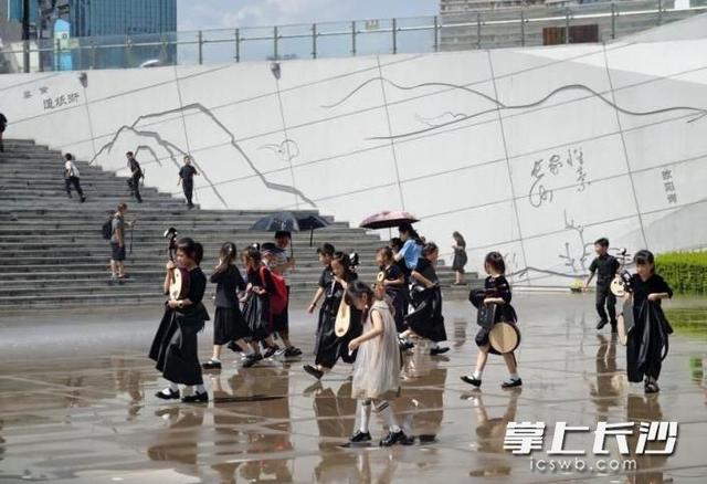 暑期热叠加文旅热 长沙各景区多举措给游客送清凉