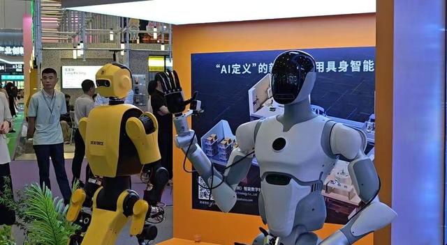 车企扎堆“造”机器人，是跟风还是另有玄机？