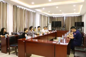 致敬火焰蓝 谱写鱼水深情图片