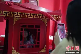 穿旗装、学满语 台湾少数民族同胞领略满族民俗图片