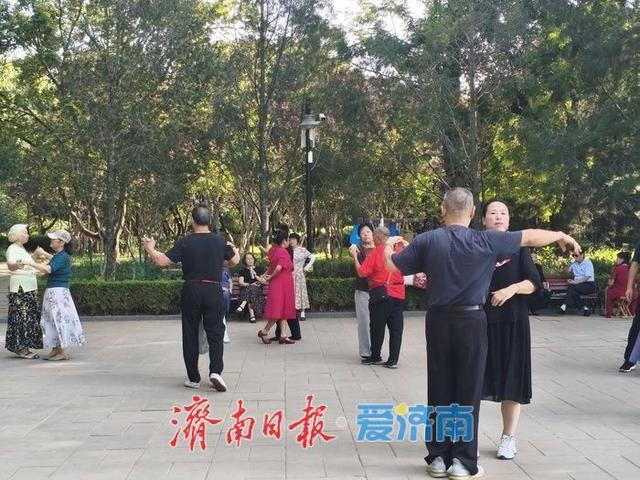 一年四季 泉在济南丨济南百花公园：秋日午后休闲好去处