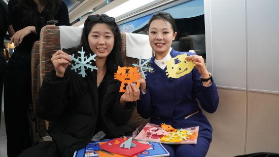 京哈高铁上的“冰雪民俗音乐会”