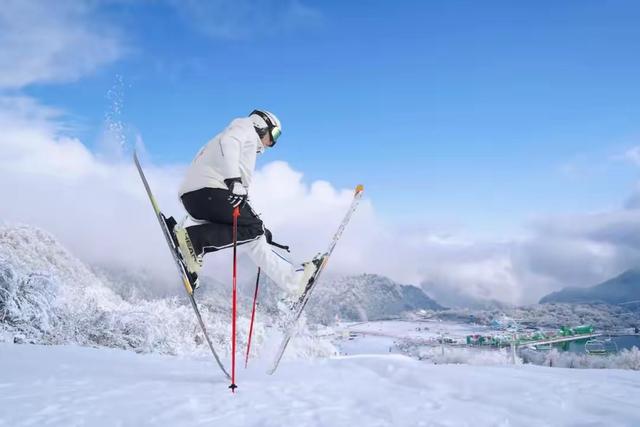 正在下！成都西岭雪山下雪啦