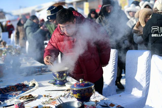 乌拉盖草原解锁冬季文旅新体验