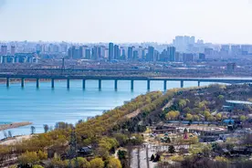 北京园博园国潮节启幕 永定塔迎游客登顶俯瞰京城春日胜景图片