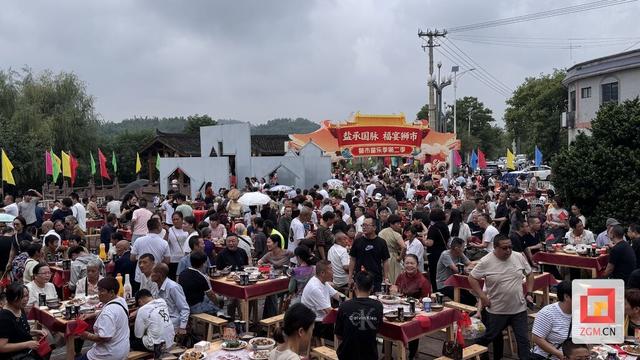 富顺县：双节狮市乐不停 文旅融合旺消费