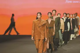 时装周秀出“深式”优雅与国际风情 逾三百个海内外知名品牌参展，人流量超五十万图片