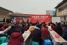 巴南莲花街道：邻里盛宴 情满长桌图片