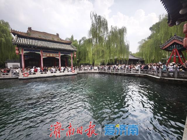 一年四季 泉在济南丨打卡赏泉！“趵突腾空”再现 游客纷至沓来